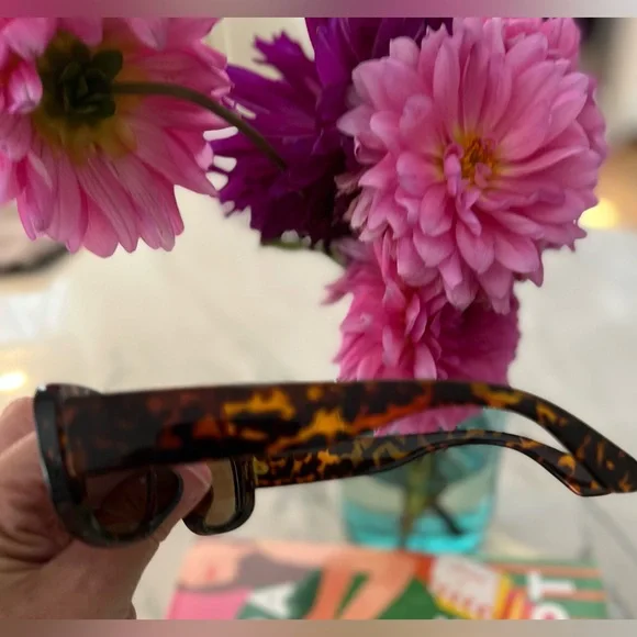 Square women’s turtle sunglasses never worn - Picture 4 of 6